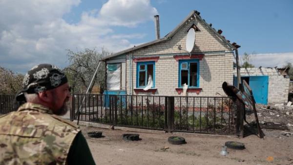 俄罗斯进攻摧毁乌克兰东部城镇，欧盟准备实施石油制裁