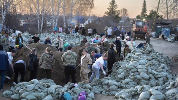 河流退潮，但洪水侵袭了俄罗斯中部数千人